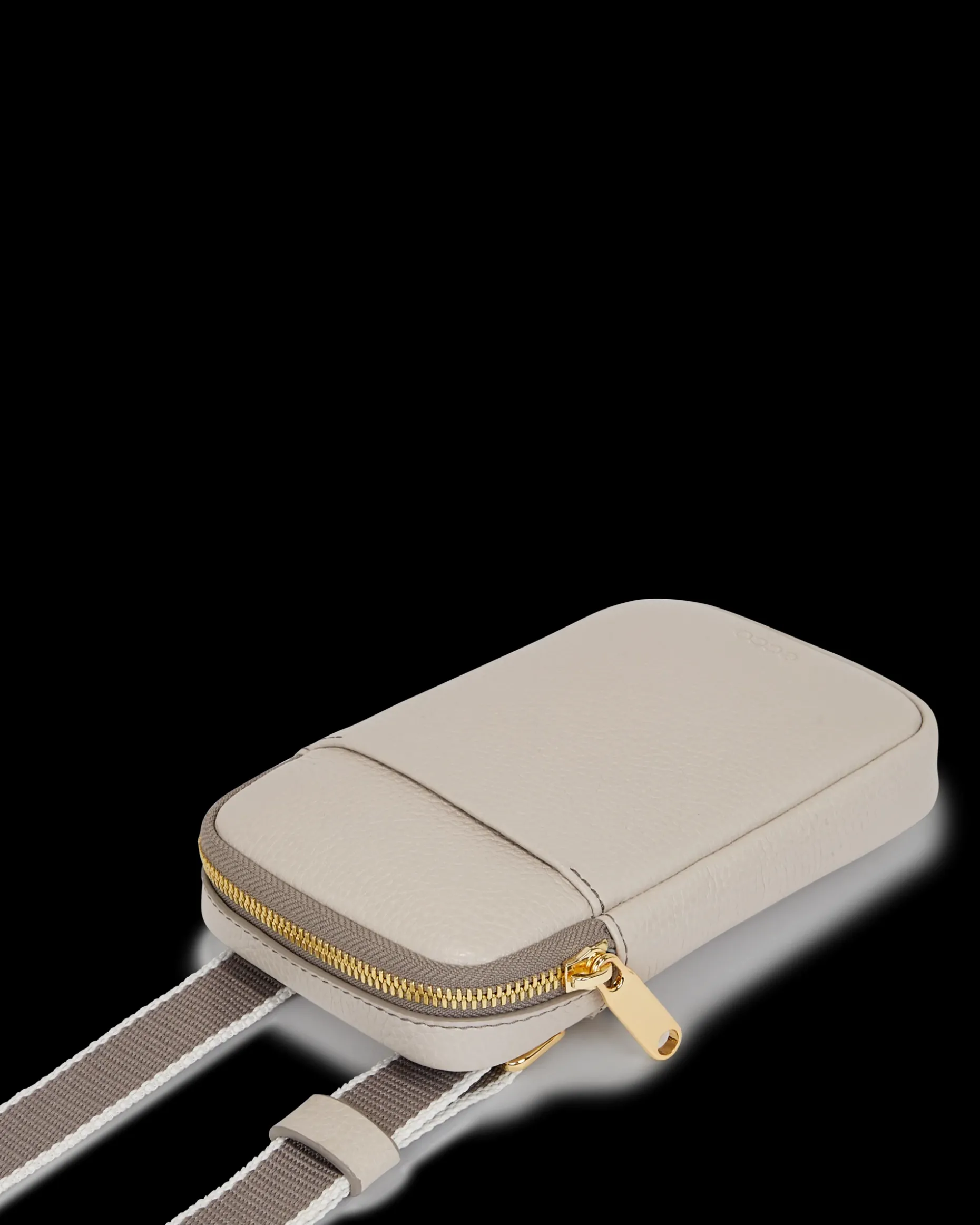 ecco_phone_carry_2.webp ECCO Phone Carry